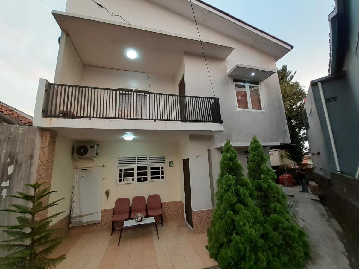 Kost Carmelia Syariah Baranangsiang Bogor Hotel Exterior foto