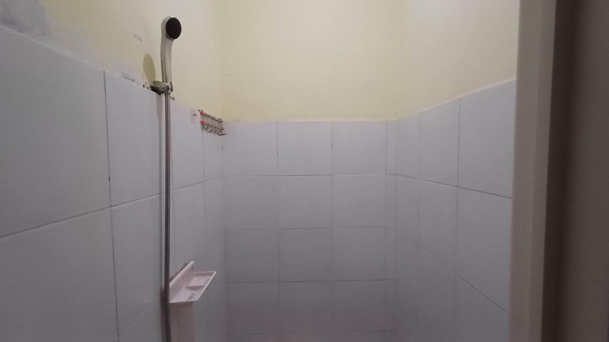 Kost Carmelia Syariah Baranangsiang Bogor Hotel Exterior foto