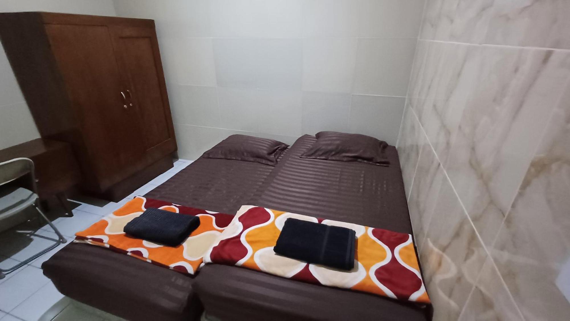 Kost Carmelia Syariah Baranangsiang Bogor Hotel Exterior foto