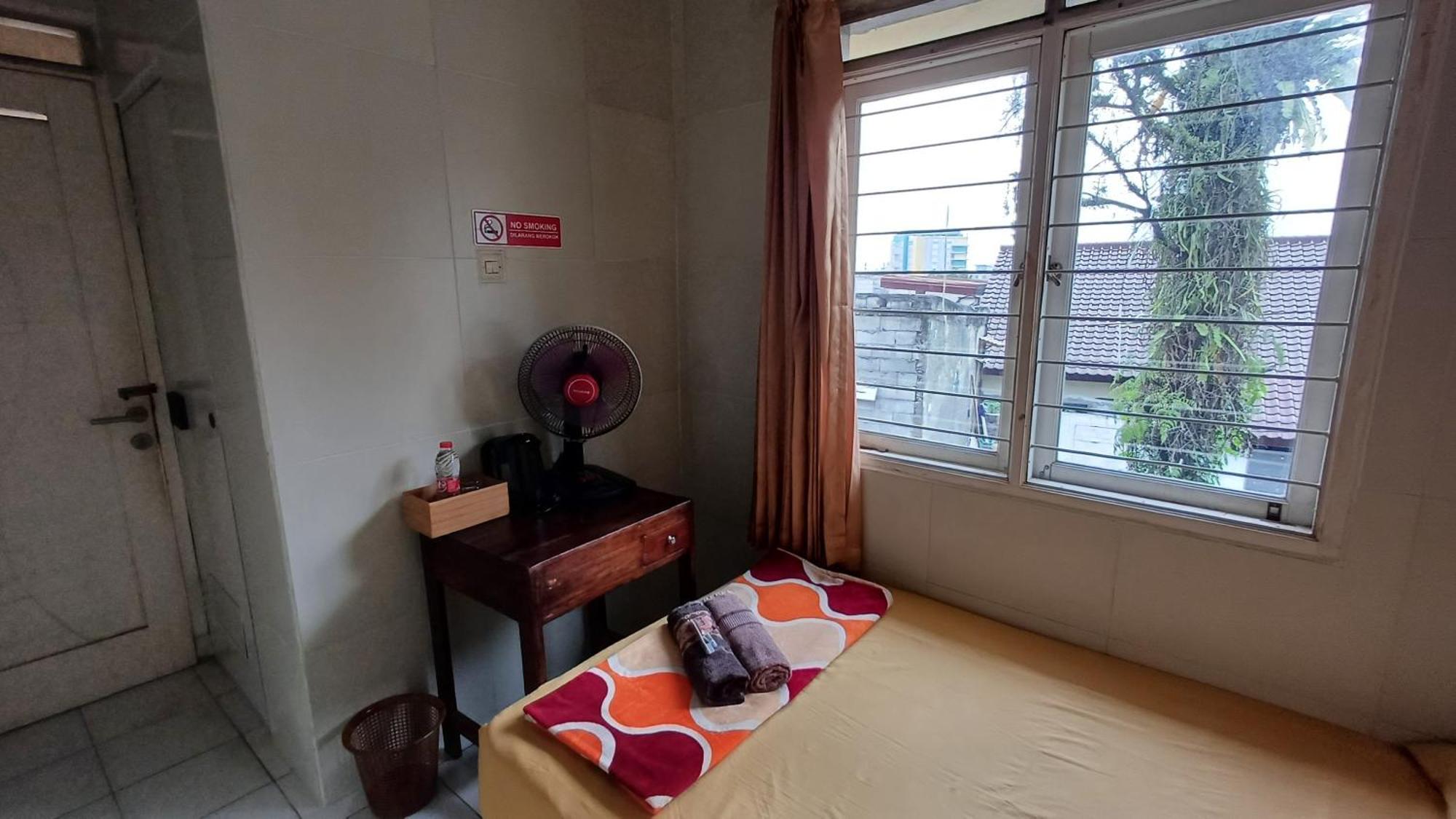 Kost Carmelia Syariah Baranangsiang Bogor Hotel Exterior foto